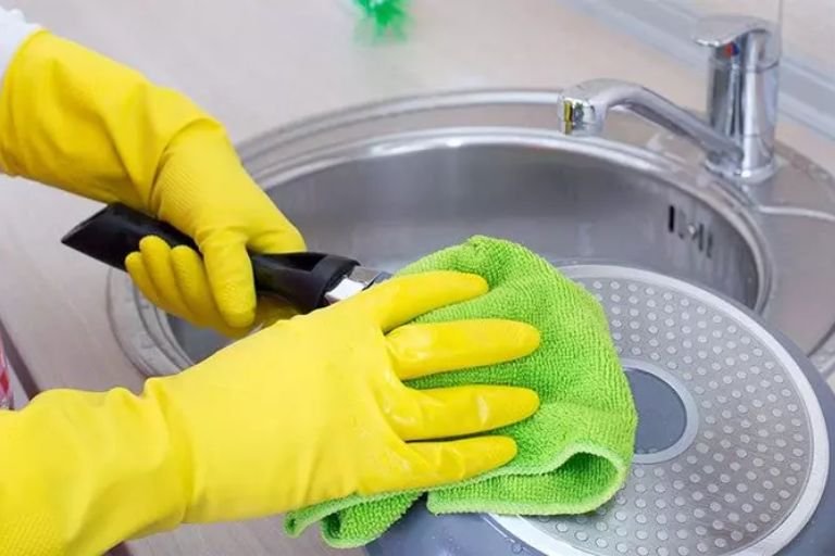 Como limpar panela antiaderente sem danificá-la